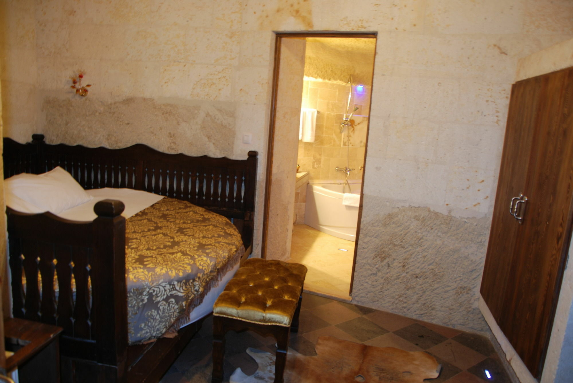 Cappadocia Perimasali Cave Hotel อูร์กุบ ภายนอก รูปภาพ