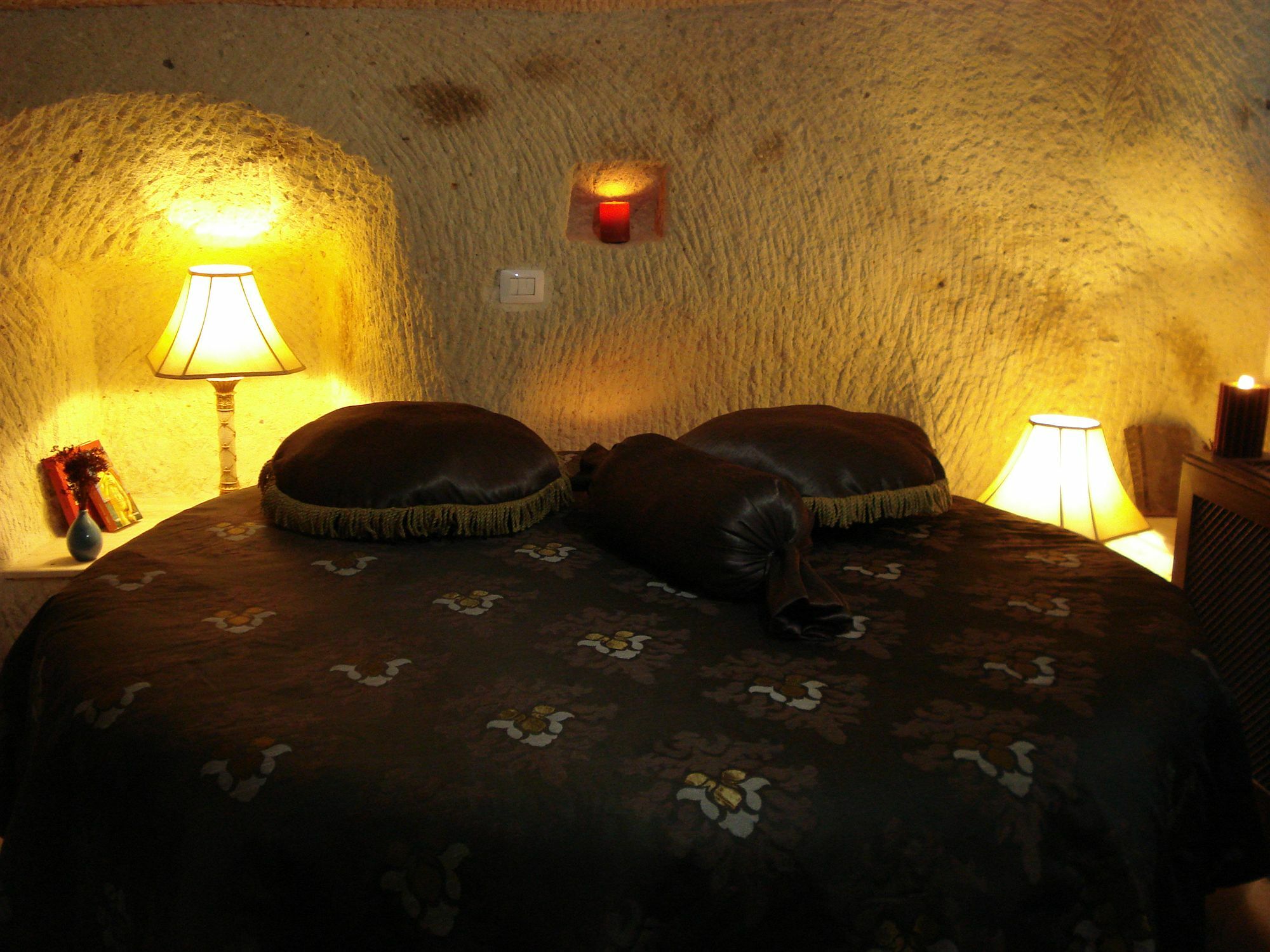 Cappadocia Perimasali Cave Hotel อูร์กุบ ภายนอก รูปภาพ